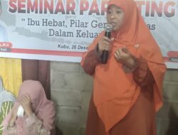 Romini, SPd.I Laksanakan  Seminar Parenting di Hari Ibu