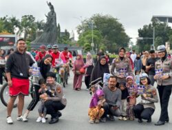 Polwan Ditlantas Polda Riau Libatkan Para pengunjung Car Free Day Dalam Giat Cooling System