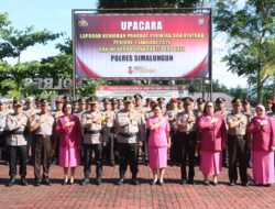 Kapolres Simalungun Pimpin Upacara Kenaikkan Pangkat 47 Personel dan Wisuda 4 Personel Purna Bakti