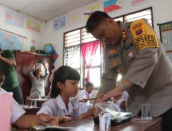 Kapolres Simalungun Pimpin Pembagian Makan Gizi Gratis untuk 150 Siswa SD Negeri 091499