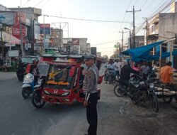 Personil Polsek Indrapura,Giat Pengamanan Pasar Tumpah.