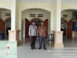 Babinkamtibmas Polsek Tanah Jawa Amankan Ibadah Minggu di Gereja HKBP Hutabayuraja
