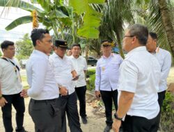 Kalapas Labuhan Ruku dan Kepala BPN Asahan Dampingi Kakanwil Ditjenpas Sumut Tinjau Lahan Pembangunan Lapas Baru di Air Joman.