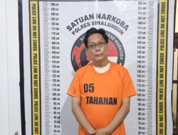 Kasat Narkoba Simalungun Beraksi, Ratusan Gram Sabu dan Ekstasi Tumbang, BB Senilai Ratusan Juta Rupiah Berhasil di Amankan*     *Tangan Besi AKP Henry Salamat Sirait Lumpuhkan Jaringan Narkoba di Simalungun*