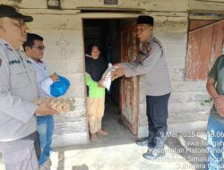 Jumat Berkah Polsek Tanah Jawa: Polri untuk Masyarakat, Bantuan Sembako Diberikan Kepada Warga Kurang Mampu   