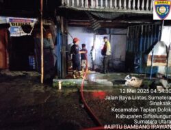 Polsek Serbalawan Respon Cepat Tangani Kebakaran Hanguskan 3 Unit Rumah di Simpang Sinaksak