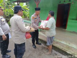 Kapolsek Tanah Jawa Gelar ‘Jumat Berkah’, Bagikan Sembako dan Perkuat Kedekatan dengan Masyarakat