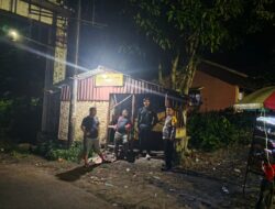 Bhabinkamtibmas Polsek Dolok Pardamean Lakukan Pengecekan Poskamling Wujudkan Polri Hadir untuk Masyarakat