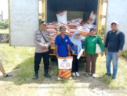 Bhabinkamtibmas Polsek Tanah Jawa Dampingi Distribusi 3.525 Kg Bibit Jagung untuk 12 Kelompok Tani di Hatonduhan