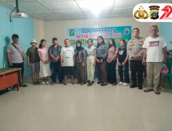 Cinta Damai Mengalahkan Dendam: Bhabinkamtibmas Berhasil Mediasi Perdamaian Dua Pemudi di Nusa Harapan