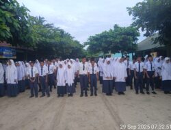Kapolsek Tanah Jawa Jadi Inspektur Upacara, Ajak Pelajar Jauhi Narkoba dan Tawuran