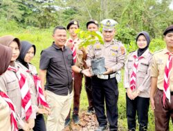 Bangkitkan Cinta Alam Pramuka Polsek Mandau Tanam Pohon Bersama