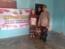 Polsek Tanah Jawa Bagikan Sembako di Minggu Kasih, Warga Balimbingan Terima Bantuan Paket Lengkap