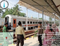 Jelang Nataru, Bhabinkamtibmas Polsek Perdagangan Amankan Stasiun Bandar Tinggi dan Sapa Penumpang Kereta