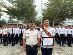 Apresiasi Dedikasi, Kalapas Labuhan Ruku Beri Penghargaan Pegawai Teladan