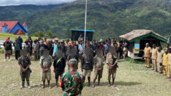 Kembali ke Pangkuan NKRI, 17 Personel OPM Serahkan Senjata kepada TNI