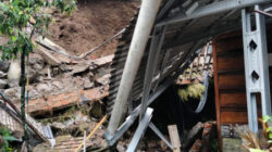 Hujan Deras Tiga Jam, Talud di Magetan Ambrol Timpa Pemilik Rumah