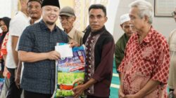 Masjid Besar Arafah Camat Mandau Dan UPZ Salurkan Zakat Fitrah