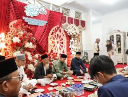 Setelah Pelaksanaan Shalat Ied Camat Mandau Ajak Jama’ah menikmati hidangan makanan