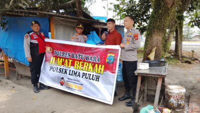 Kapolsek Lima Puluh,Giat Bagikan Program Jum’at Berkah Pada Kaum Dhuafa.  Batu Bara