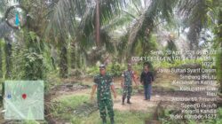 Babinsa Koramil 05/Pwk Kandis, Patroli Karhutla Bersama Warga di Kelurahan Simpang Belutu