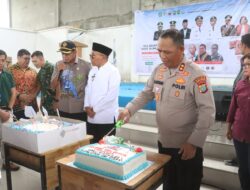 Polwan Polres Simalungun Bagikan Roti Ulang Tahun Kepada Ibu-ibu Buruh, Warnai Perayaan May Day 2026 Yang Meriah Dan Kondusif