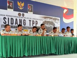 DUKUNG KEMANDIRIAN WARGA BINAAN, KETUA TP PKK KABUPATEN BATU BARA SERAHKAN ALAT TENUN DI LAPAS LABUHAN RUKU