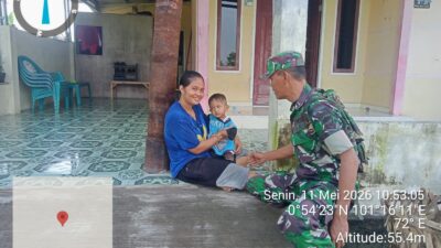 Babinsa Serka Aprianto, Kunjungi Rumah Warga Untuk Mengecek dan Mendata Anak Stunting