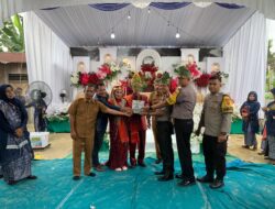 Polsek Kandis Tebar Kepedulian Lingkungan, Pengantin Baru Terima Kado Bibit Pohon Ketapang