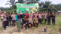 Polsek Kandis Gelar Penanaman 100 Pohon di Telaga Sam Sam, Wujud Dukungan Penghijauan dan Lingkungan Hijau di Kabupaten Siak