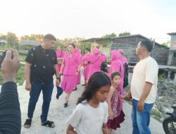 Bhayangkari Ranting Polsek Panipahan Salurkan Bantuan Sembako Kepada Masyarakat Kurang Mampu Melalui Program Bhayangkari Peduli