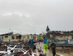 Awan Gelap Tiga Gedung SMPN 1 BL Tiga Rumah Warga Satu Gedung TK Roboh