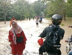 Tak Kenal Lelah, Personel Polsek Bosar Maligas Sigap Bantu Evakuasi dan Salurkan Bansos Bagi Korban Banjir