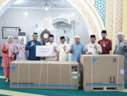 Pemerintah Serahkan Bantuan 2 Unit AC Untuk Mesjid Arafah Duri