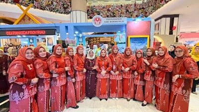 Ketua TP PKK Tatik Sri Rahayu Pimpin Rombongan Rohil di Puncak Peringatan HKG PKK Ke-54