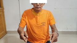 Pria Berkacamata Tengah Malam Dicekok Polsek Mandau