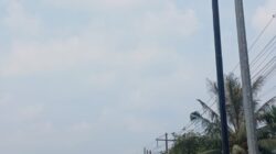 PT. Guna Agung Semesta, Pasang Traffic Light Tanda Hati Hati di Pertigaan Jalan Menuju PKS