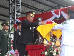 Diiringi Senja, Kapolres Simalungun Pimpin Aubade dan Penurunan Bendera Merah Putih HUT RI ke-81