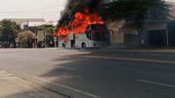 Bus PO Eka Cepat Hangus Terbakar di Jalur Madiun Surabaya