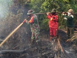 Kodim 0322/Siak : Pemadaman Karhutla di Kampung Dayun, Tim Gabungan Perkuat Upaya Pemadaman dan Penyekatan