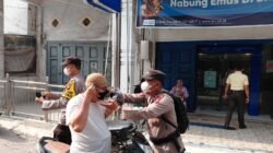 POLSEK PANIPAHAN PEDULI KESEHATAN MASYARAKAT, BAGIKAN 150 MASKER