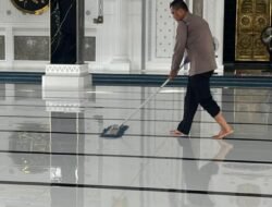 POLRES ROHIL BERSAMA POLSEK PANIPAHAN HADIR DALAM AKSI BERSIH-BERSIH MASJID DAN COOLING SYSTEM