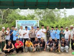 Kapolsek Panipahan Hadiri Penancapan Cerocok Pertama Mushola Al-Majdiyah Pekan Kamis